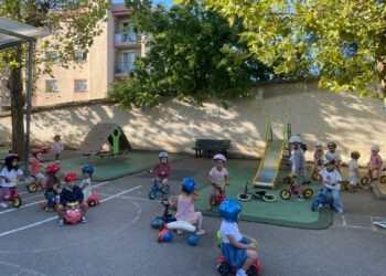 Draisiennes et camions en maternelle